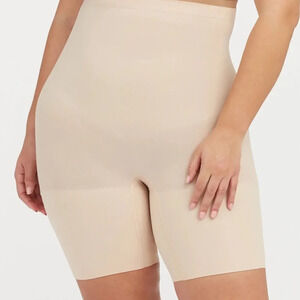 NWOT SPANX Higher Power Short -  L